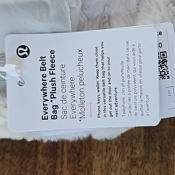 Lululemon Everywhere Belt Bag Plush Fleece - Picture 5 of 7